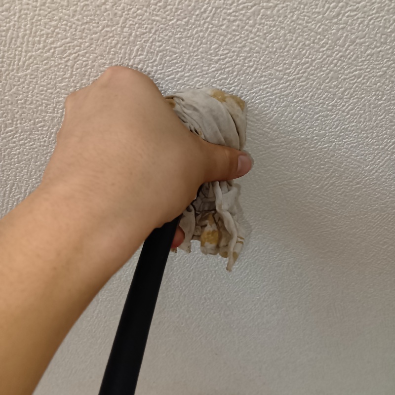 壁内部に直接シロアリ駆除剤を注入