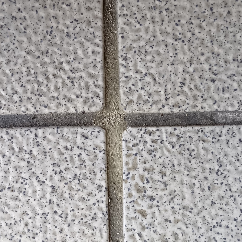 開けた穴を補修