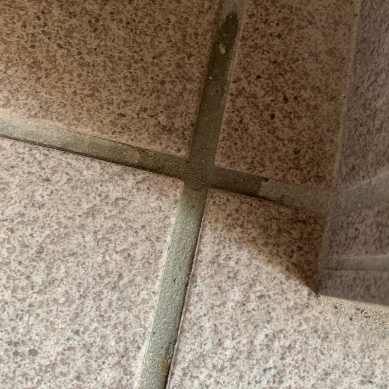 開けた穴を自然な形で補修