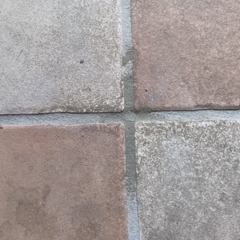 開けた穴をきれいに補修