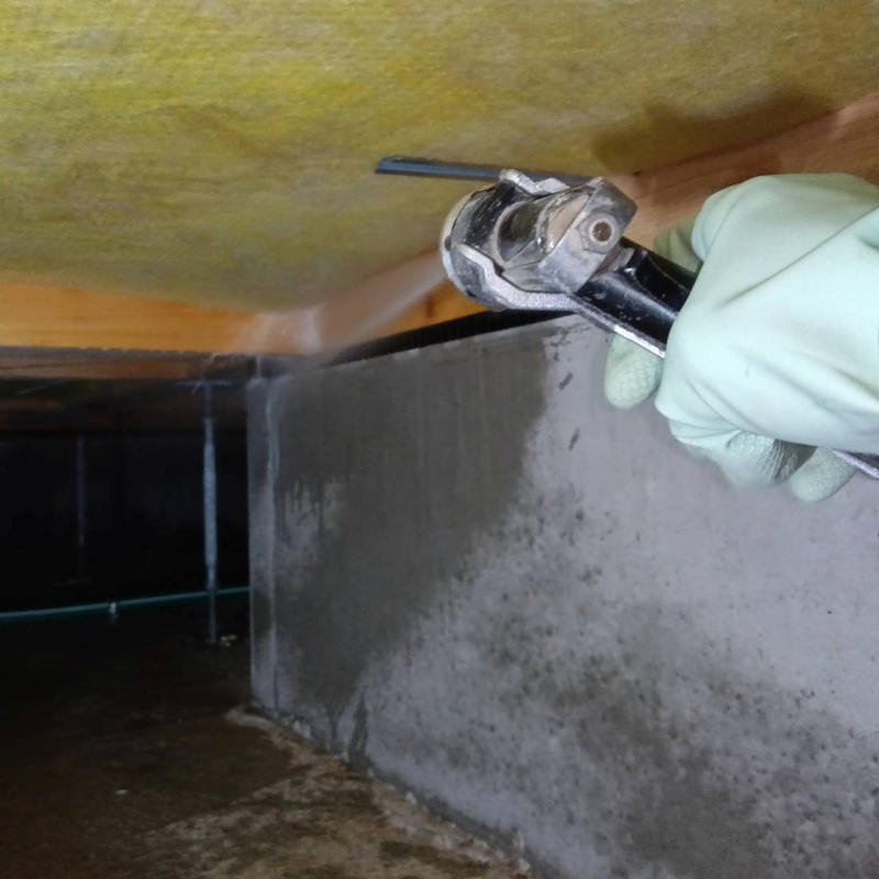 床下木材・断熱材に防蟻剤を散布