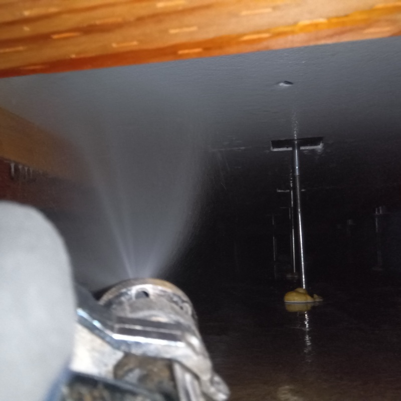 床下断熱材にシロアリ駆除剤を散布