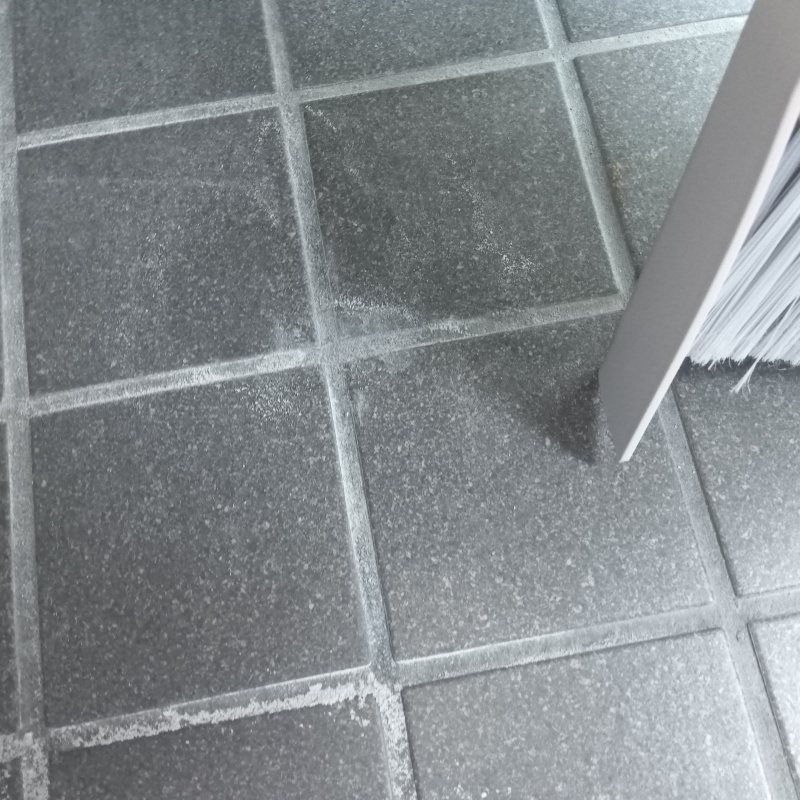 開けた穴を自然な形で補修