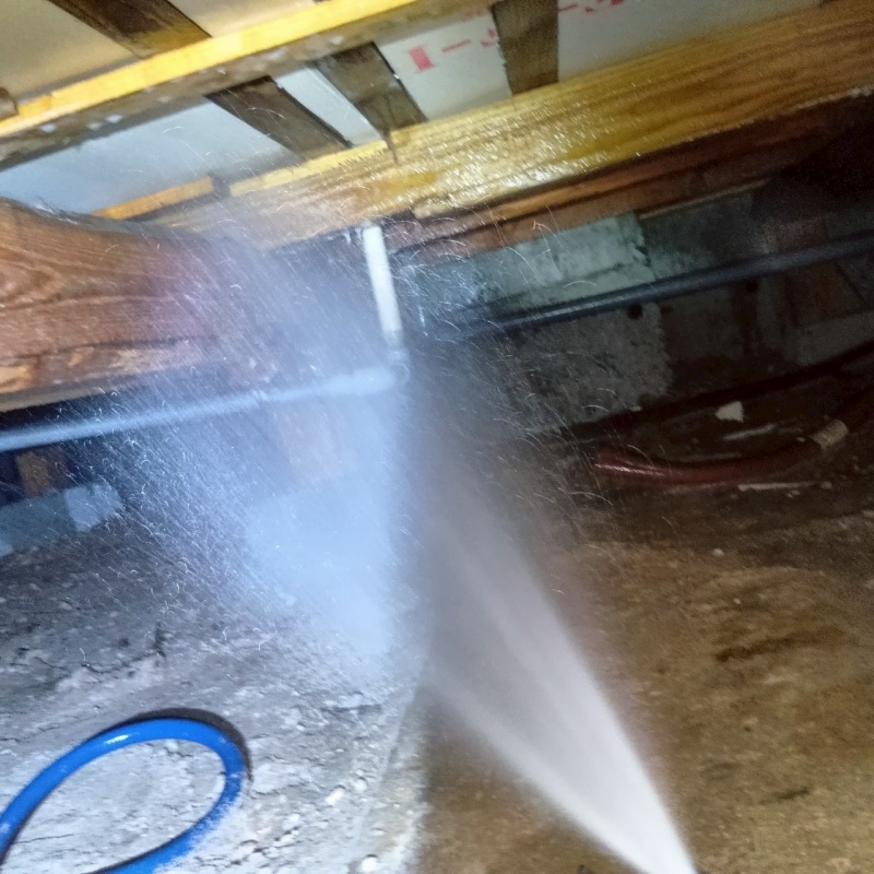 床下断熱材にシロアリ駆除剤を散布