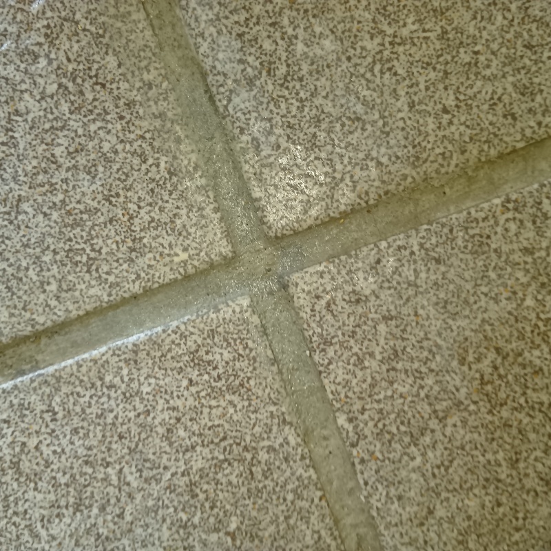 開口箇所に補修材で充填