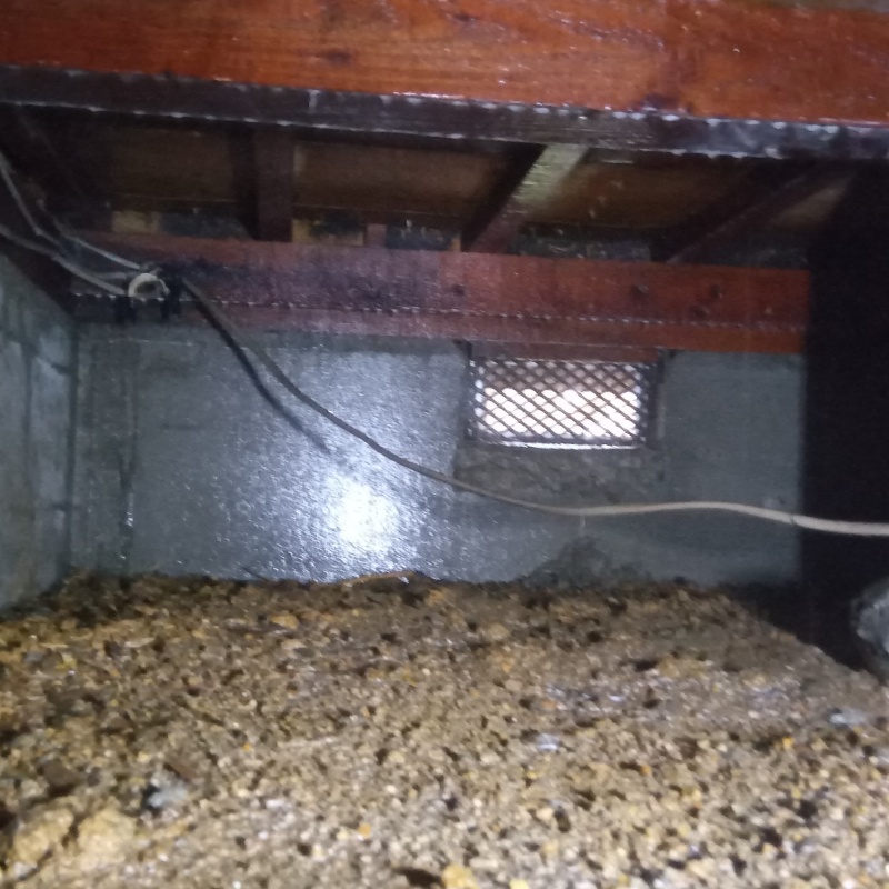 床下の基礎・土壌にシロアリ駆除剤を散布