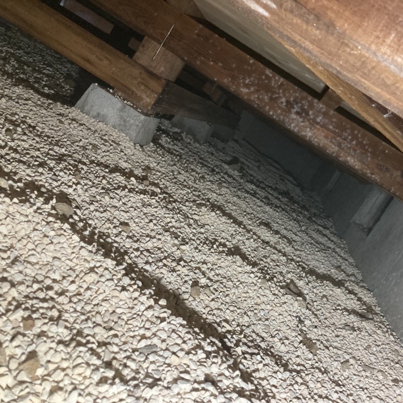 床下全体に調湿材を敷き詰める