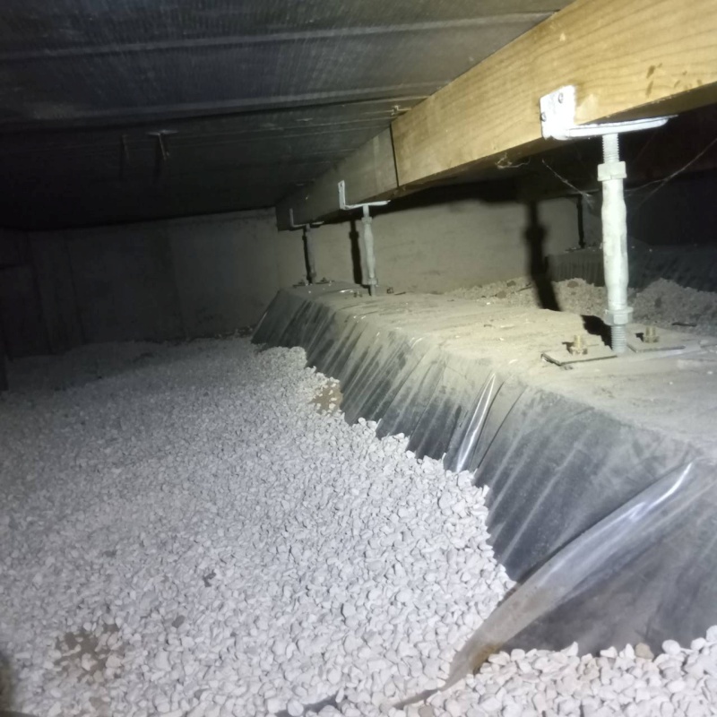 床下に調湿剤を敷設