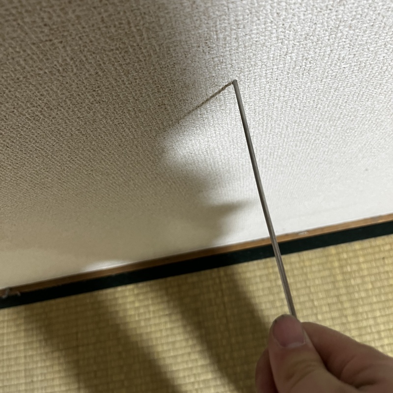 和室の壁にシロアリ駆除剤を注入