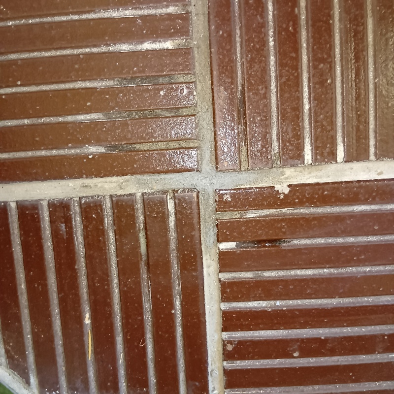 開けた穴を修復した様子