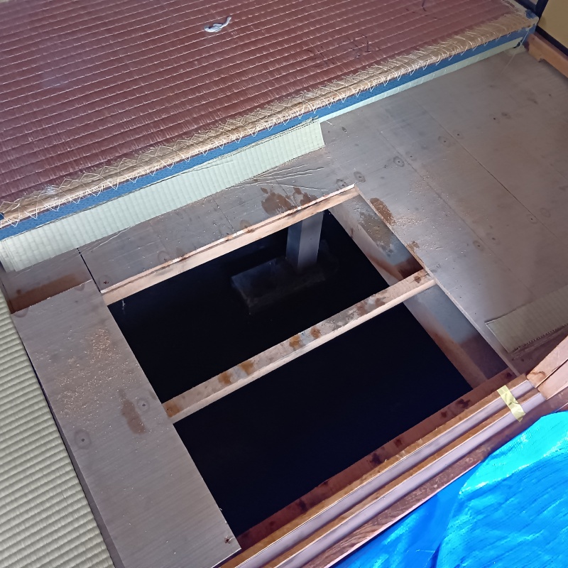 和室の床を切り抜いた様子