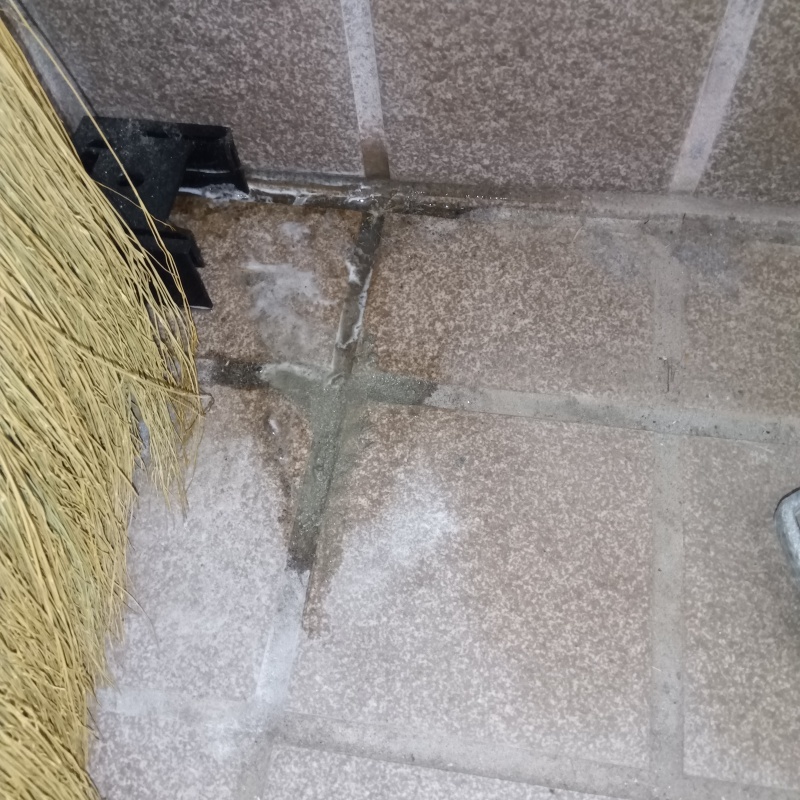 開けた穴を修復した様子