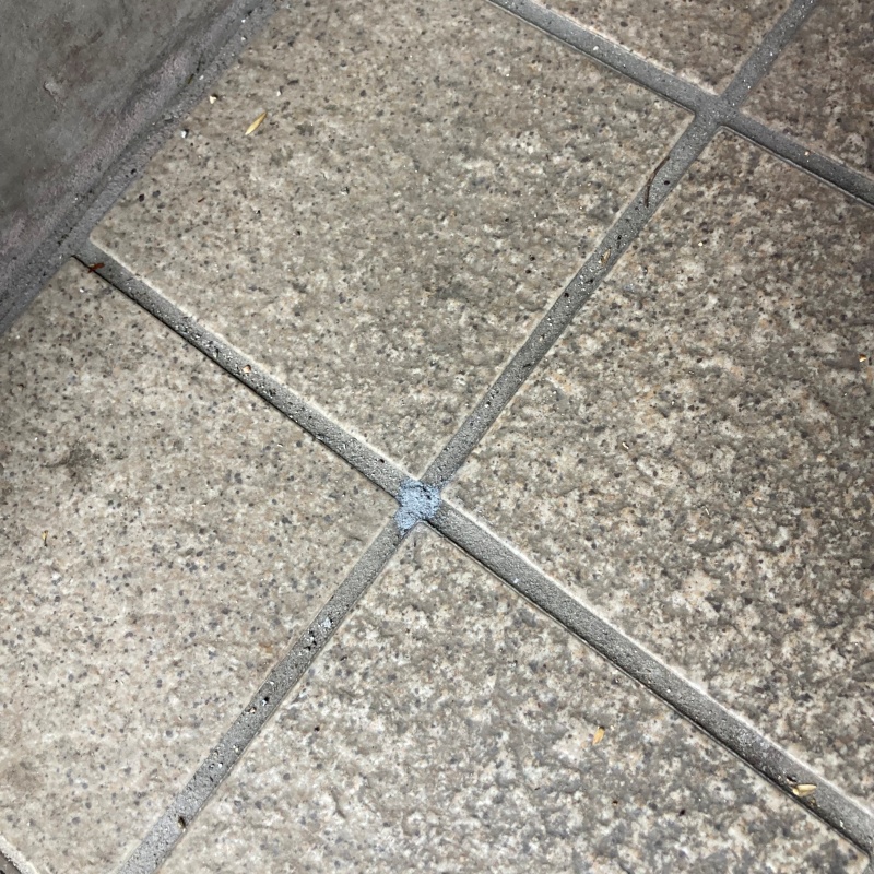 開けた穴を修復した様子