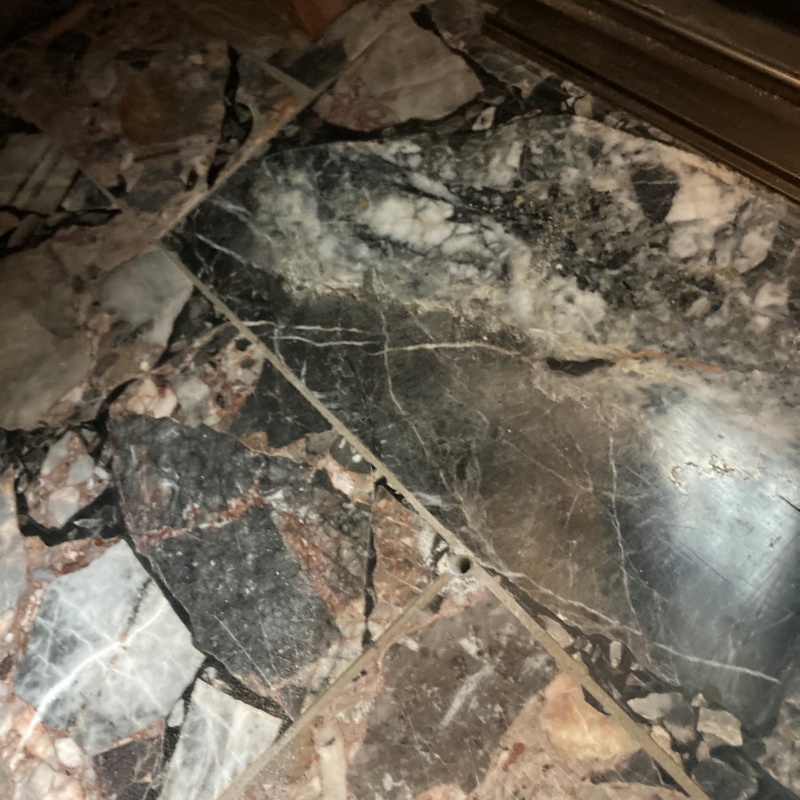 開けた穴を修復した様子