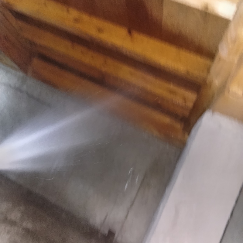 基礎にシロアリ駆除剤を散布