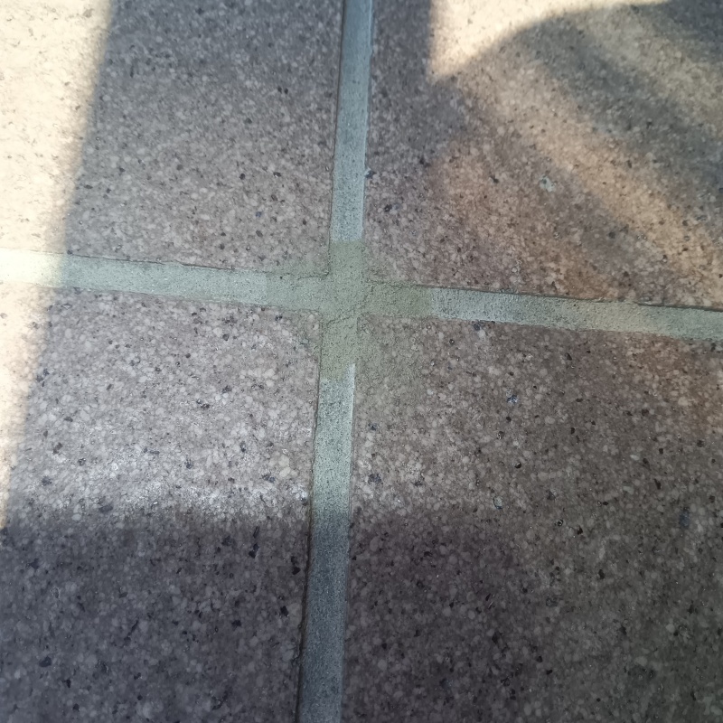 開けた穴を修復した様子