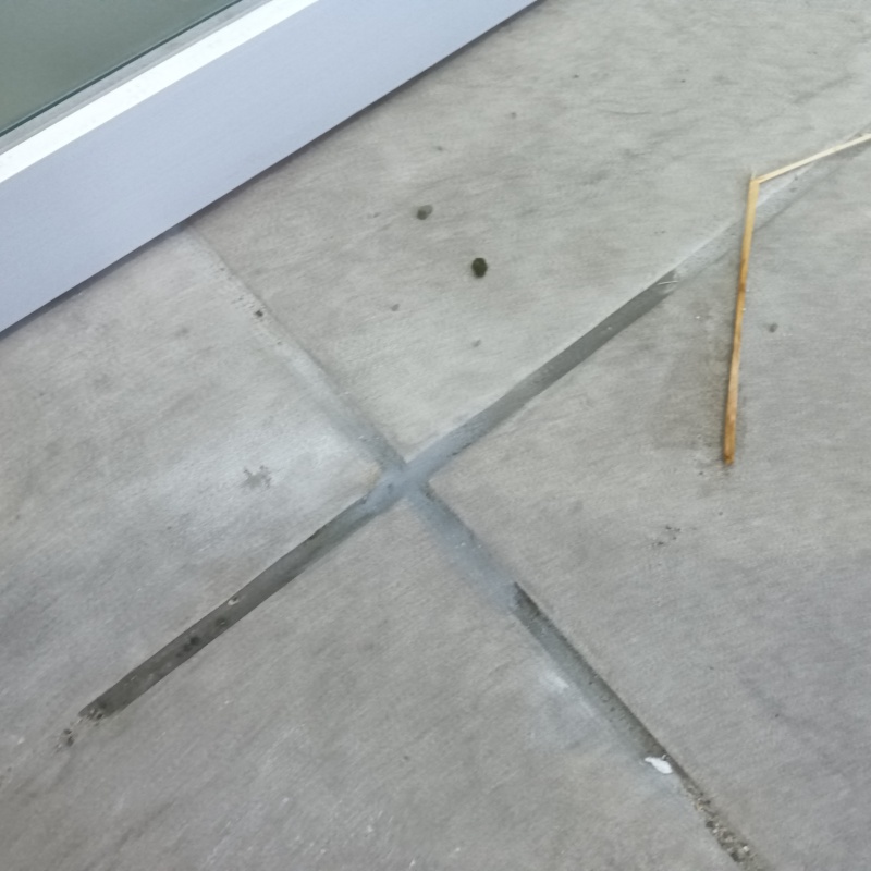 開けた穴を修復した様子