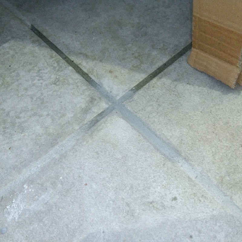 開けた穴を修復した様子