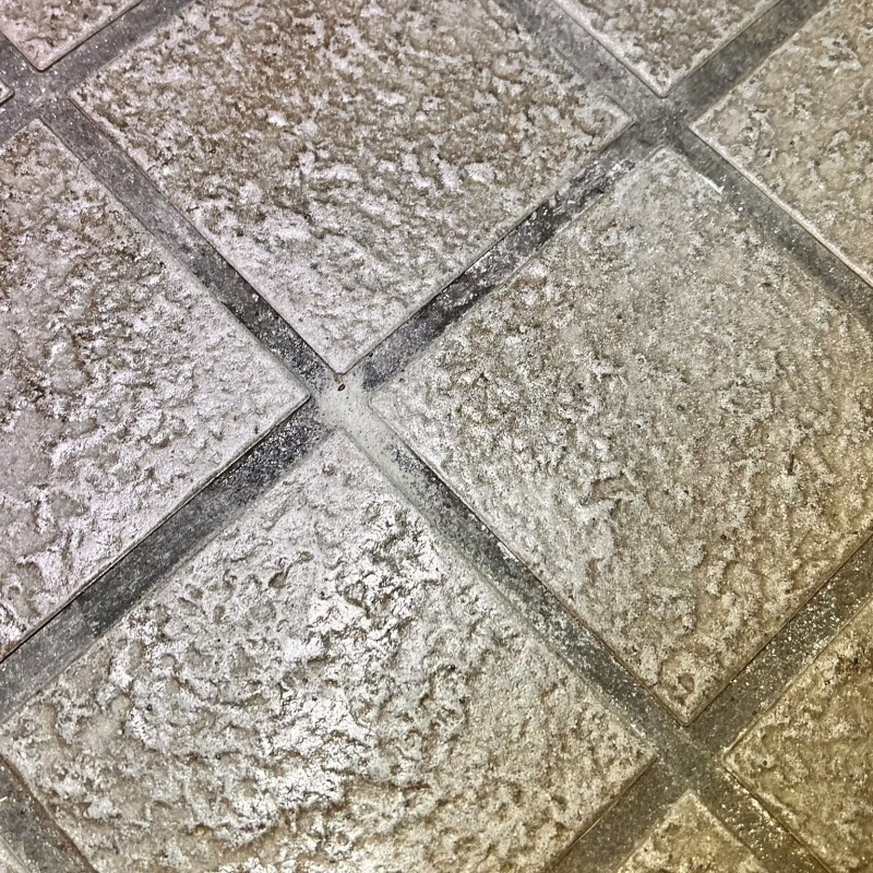 開けた穴を修復した様子