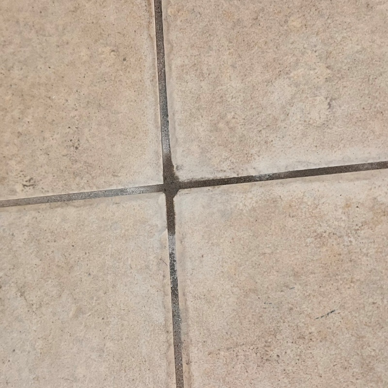 開けた穴を修復した様子