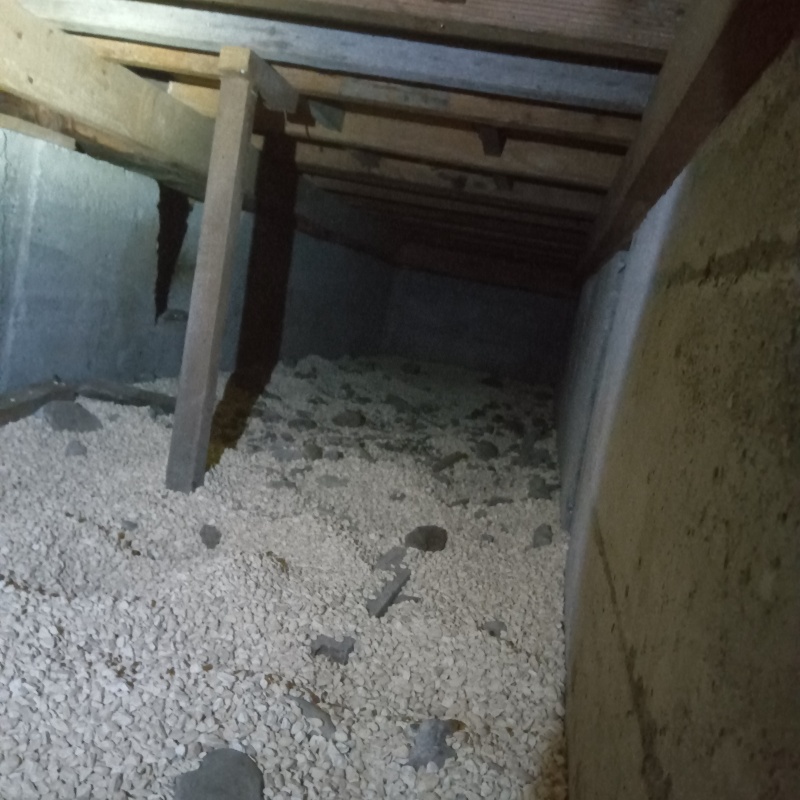 床下に調湿剤を敷いた様子