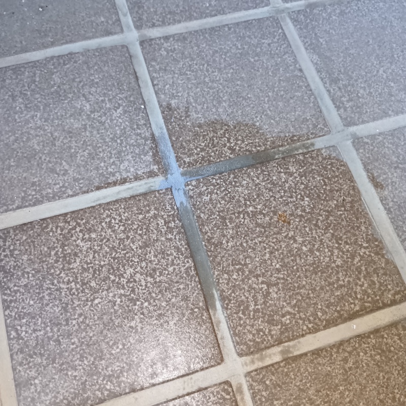 開けた穴を自然な形で補修