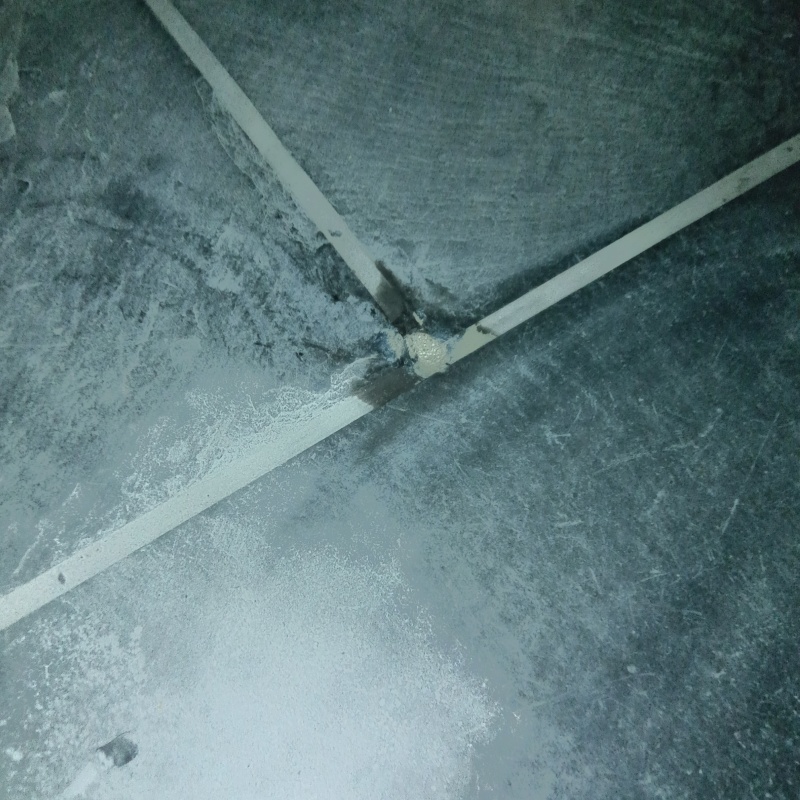 開けた穴をきれいに補修