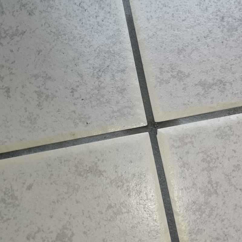 開けた穴をきれいに補修