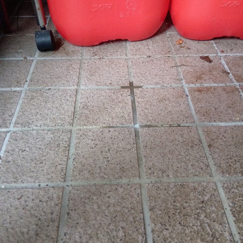 開けた穴を自然な形で補修