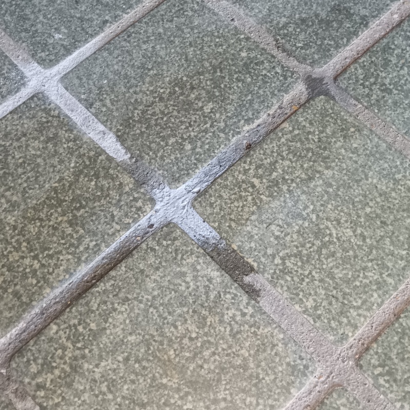 開けた穴を修復した様子