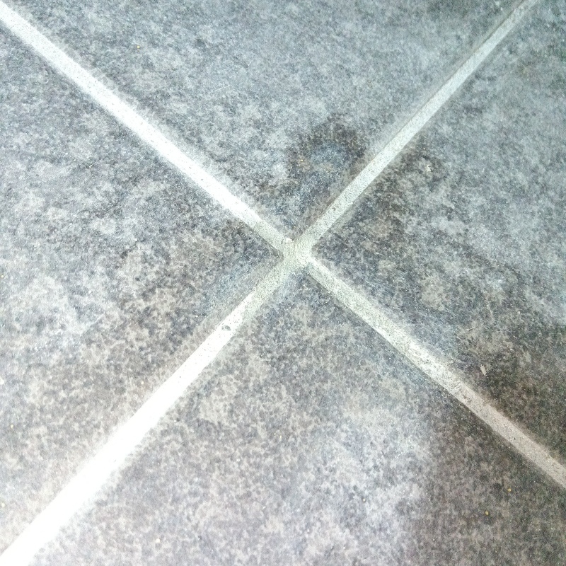 開けた穴をきれいに補修