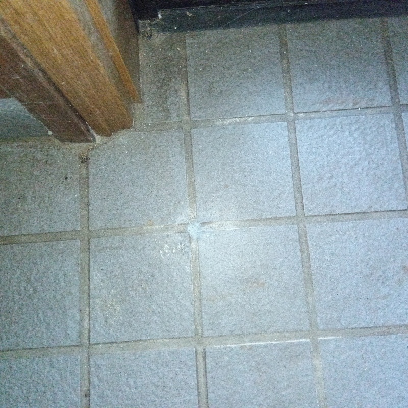 開けた穴を修復した様子