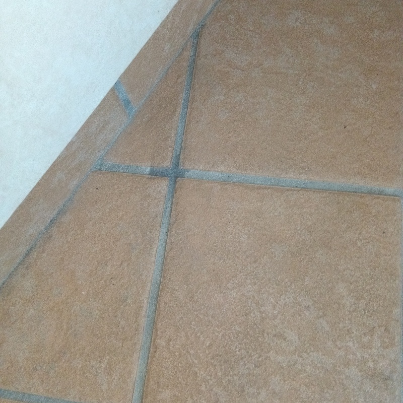 開けた穴をきれいに補修