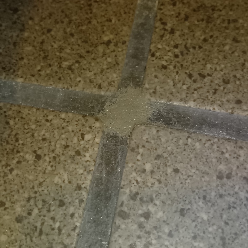 開けた穴を修復した様子