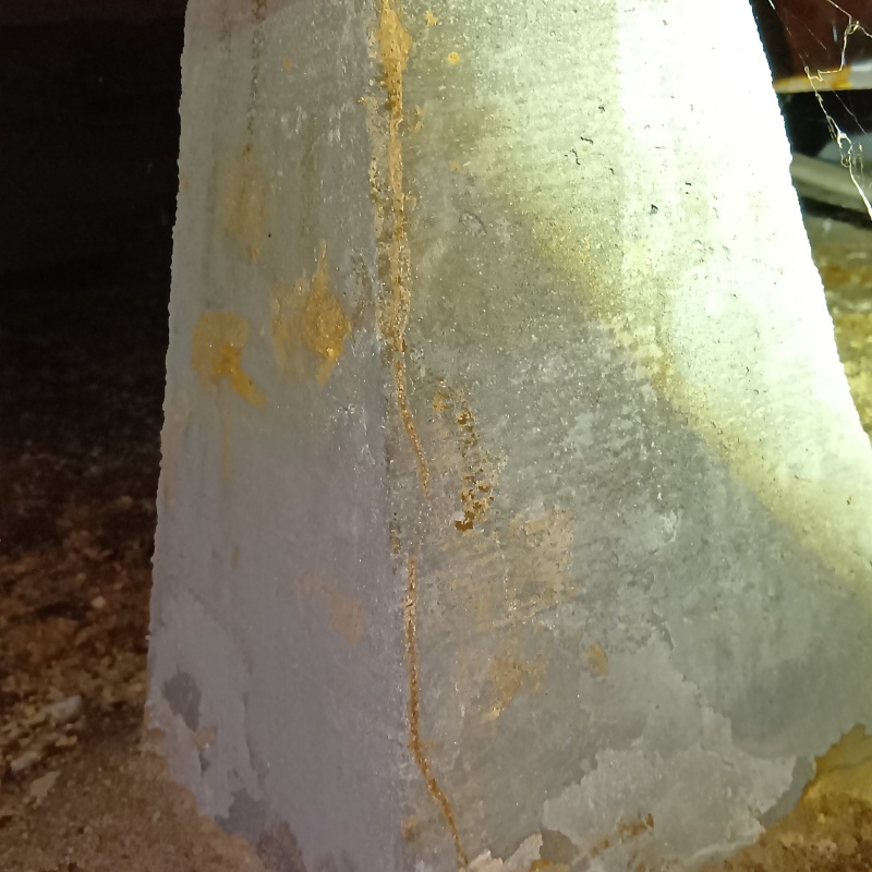 床下の束石に作られた蟻道