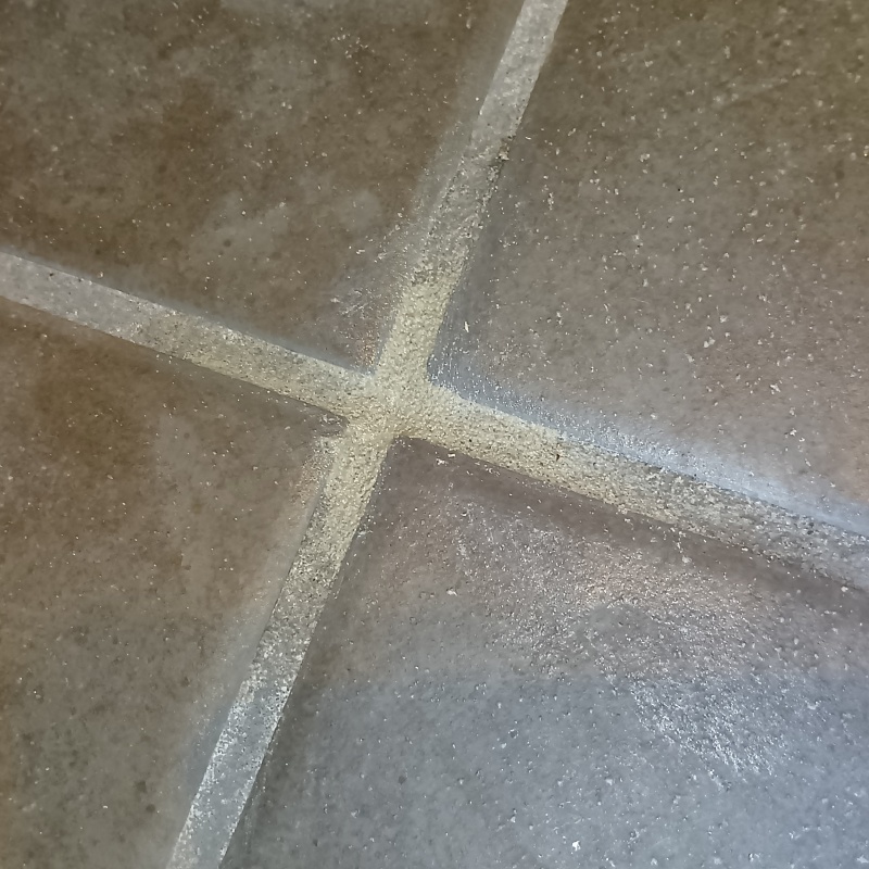 開けた穴を修復した様子