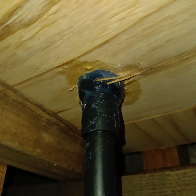 配管まわりのすき間を封鎖