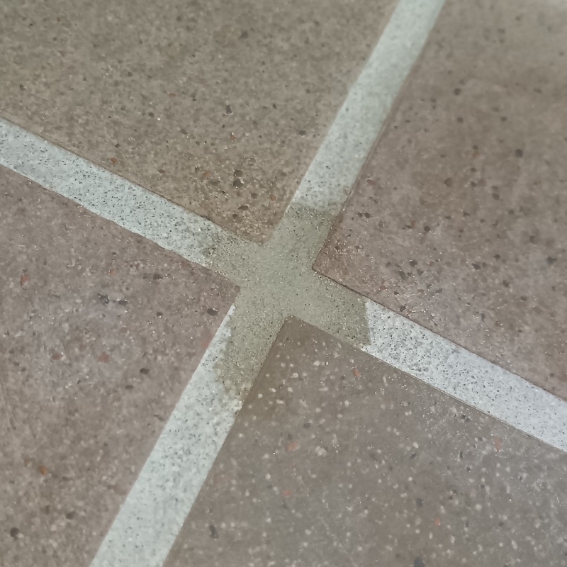 開けた穴を修復した様子