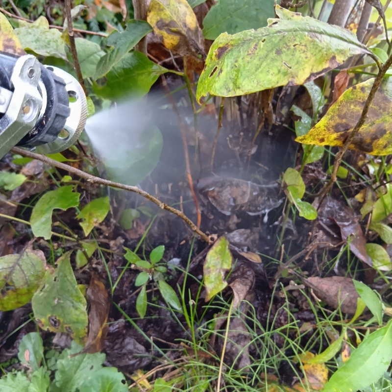 建物外周の土壌に防蟻剤を散布