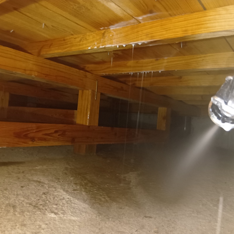 ベタ基礎にシロアリ駆除剤を散布