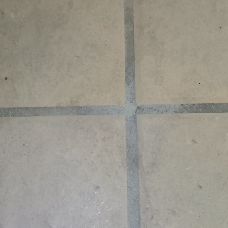 開けた穴をきれいに補修