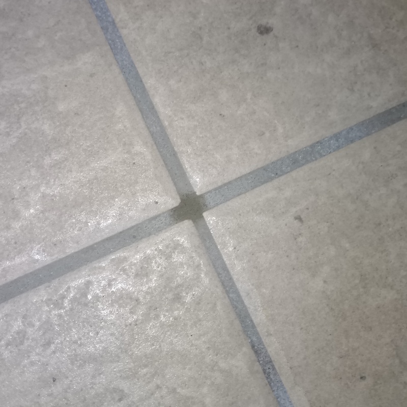 穴をきれいに補修した様子