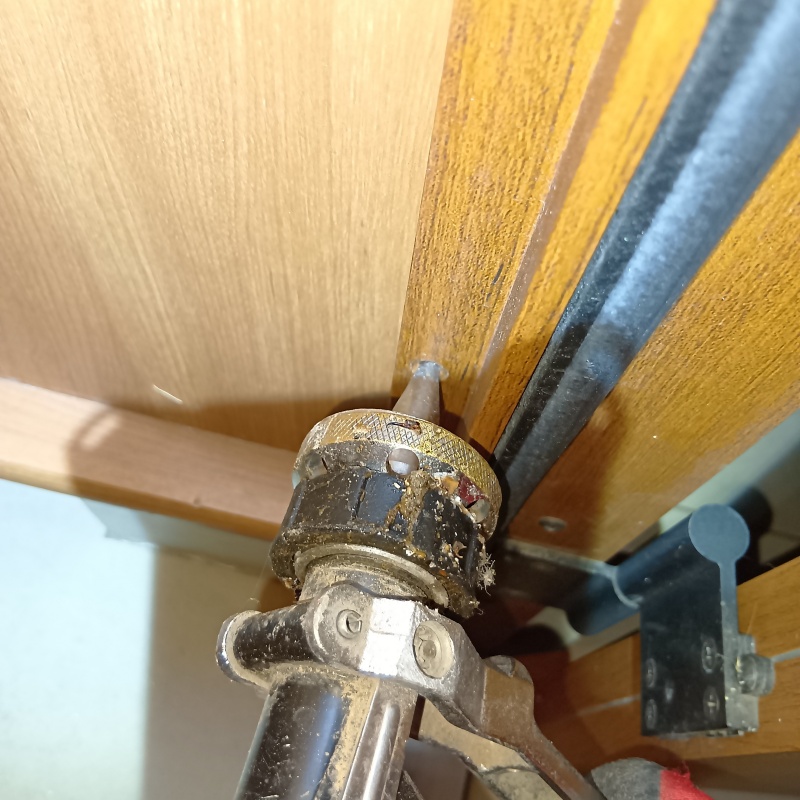 室内の木材にシロアリ駆除剤を注入