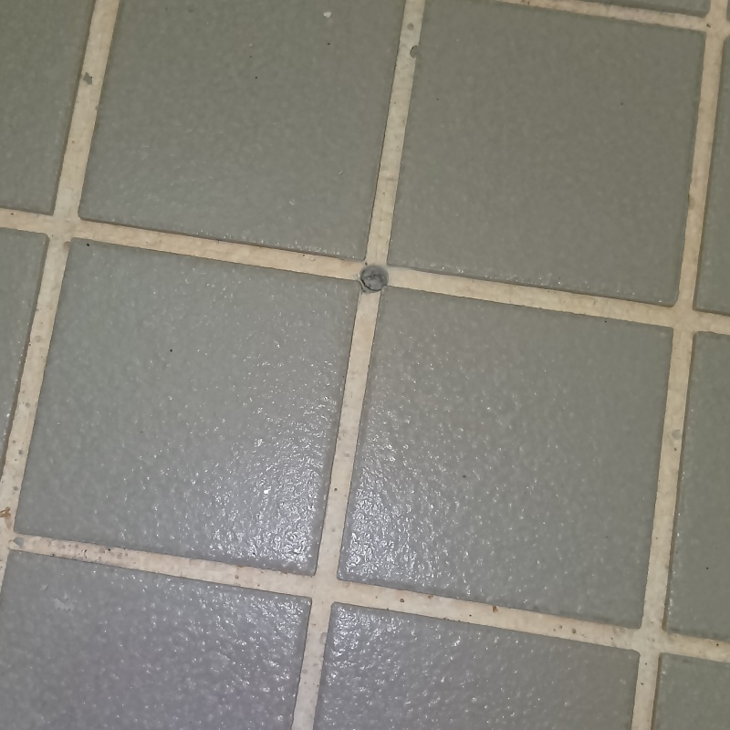 開けた穴を補修した様子