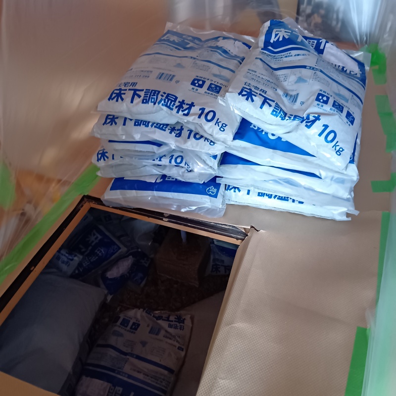 床下に調湿剤を設置
