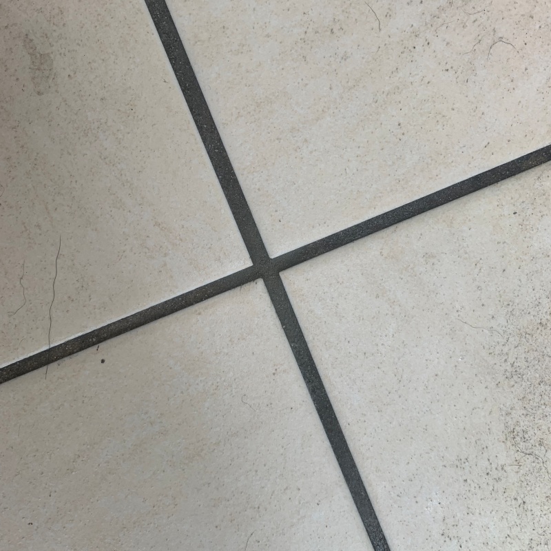 穴を開けた箇所を修復した様子