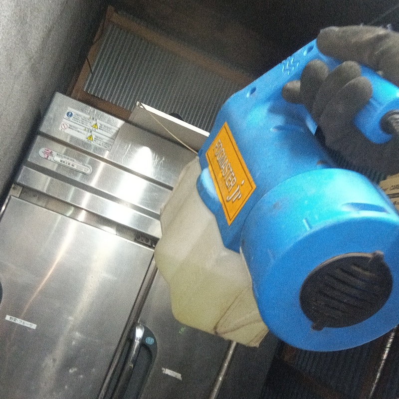 噴霧器で除菌剤を散布