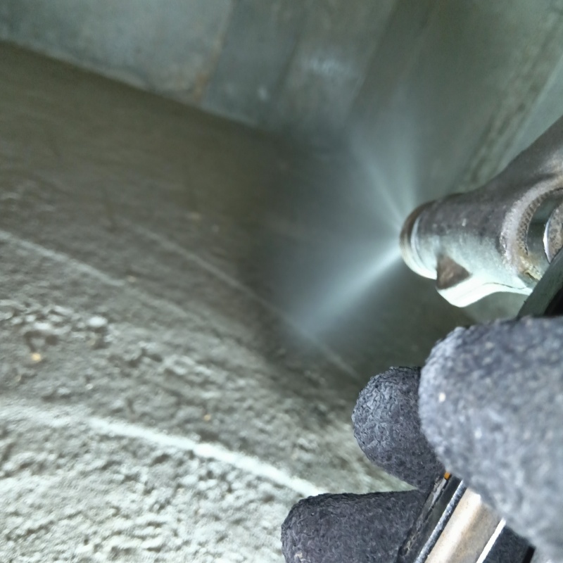 床下の基礎・ベタ基礎に防蟻剤を散布