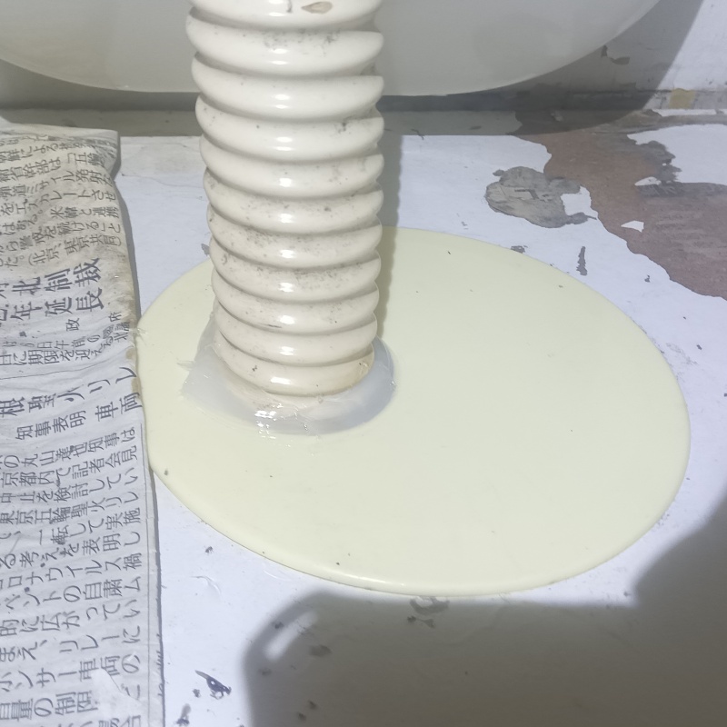 配管が通る穴のすき間を封鎖