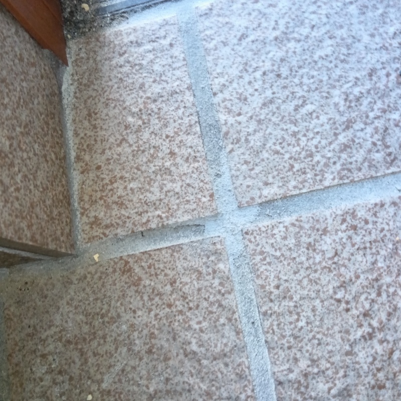 開けた穴を補修